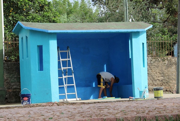 Paradas de ônibus receberam pintura