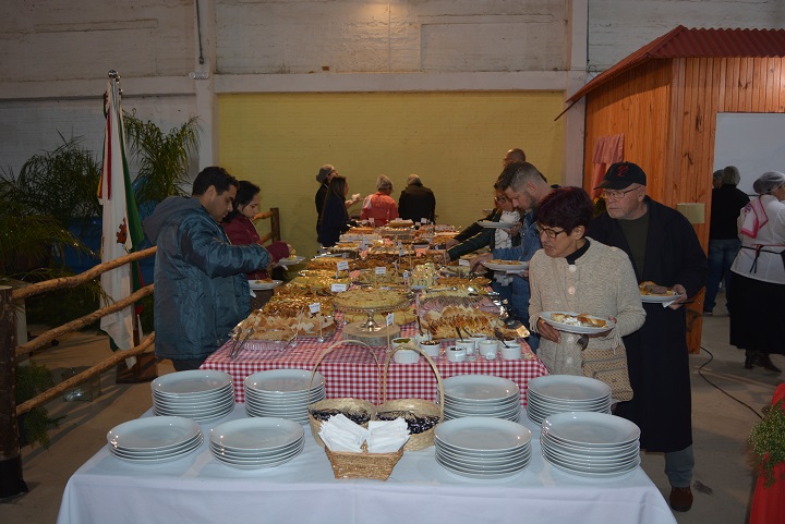 Visitantes já puderam conferir as iguarias do café colonial