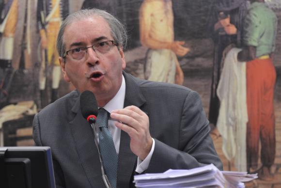 Com a leitura em plenário hoje do parecer que pede a cassação de Eduardo Cunha, começa a contar o prazo de duas sessões para que a votação seja realizada