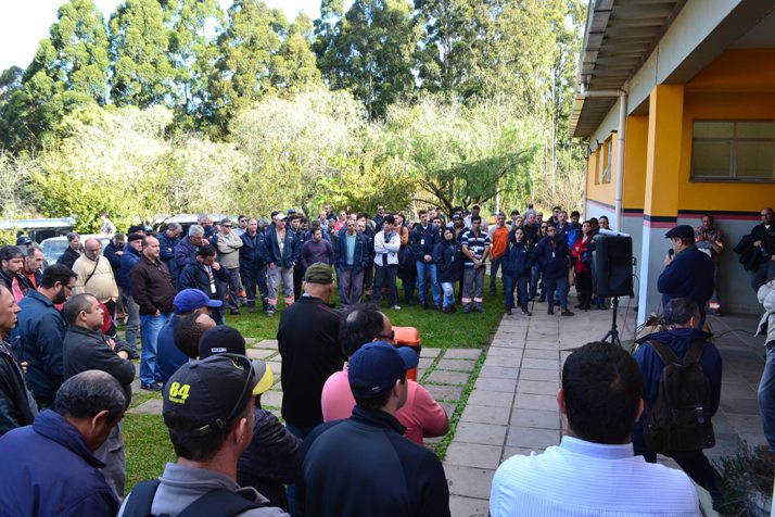 Assembleia aconteceu no final da tarde de hoje (31) em frente a CRM/Mina de Candiota