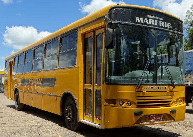 Empresa pá faz o transporte dos trabalhadores do frigorífico Pampeano/Marfrig