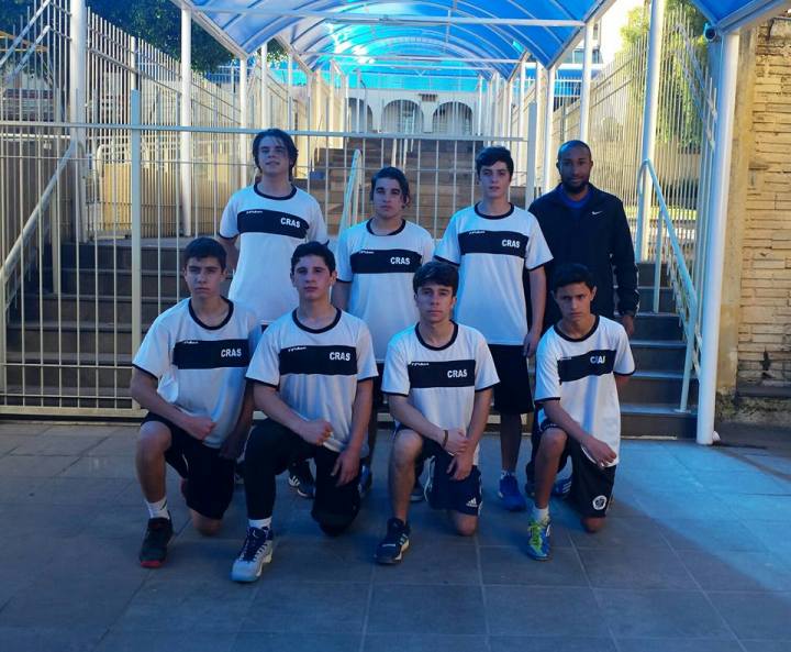 No turno inverso das aulas, os atletas participam do projeto Esporte ao Alcance de Todos