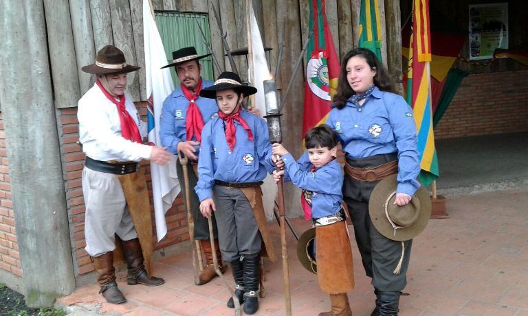 Na manhã desta segunda foi acesa a chama e se deu início a cavalgada de mais de 400km