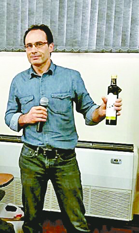Flávio apresentou na Expointer deste ano, em Esteio, o azeite produzido em solo candiotense