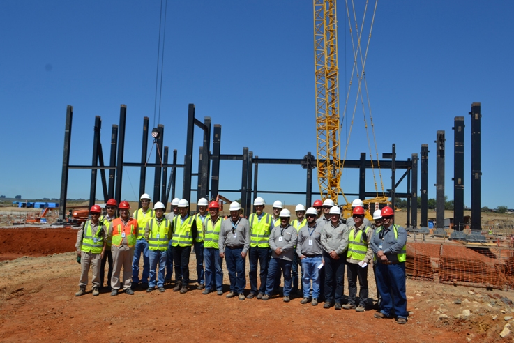 A comitiva esteve no canteiro de obras da termelétrica e nos locais onde estão sendo construídos os alojamentos e a barragem