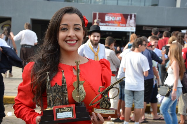 Priscila sobe aos palcos de festivais desde os 13 anos