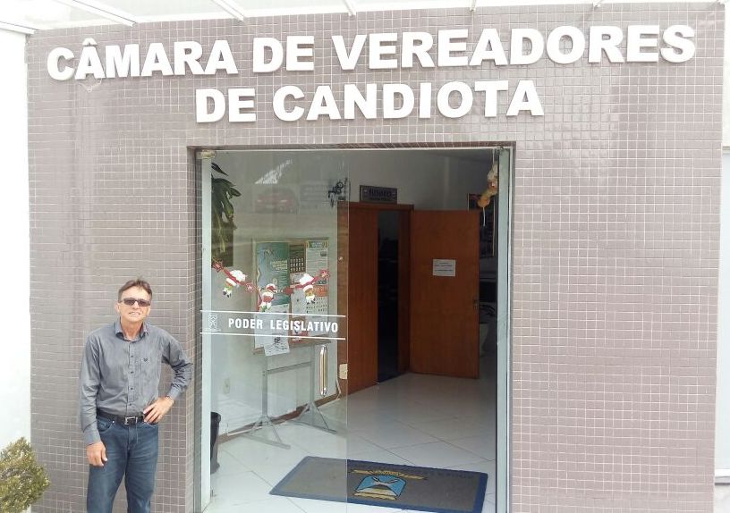 O parlamentar lamenta que a relação entre políticos e cidadãos se tornou clientelista