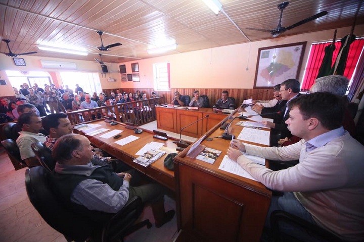 Audiência pública reuniu autoridades do governo do Estado e lideranças dos municípios da região