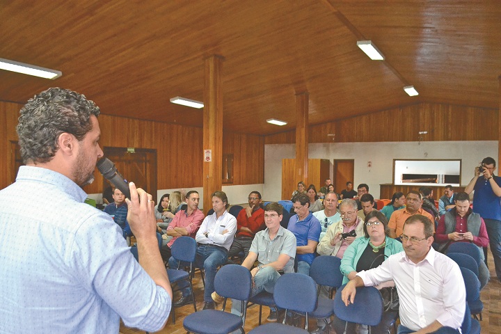 Prefeito Adriano abriu a audiência falando da importância do projeto