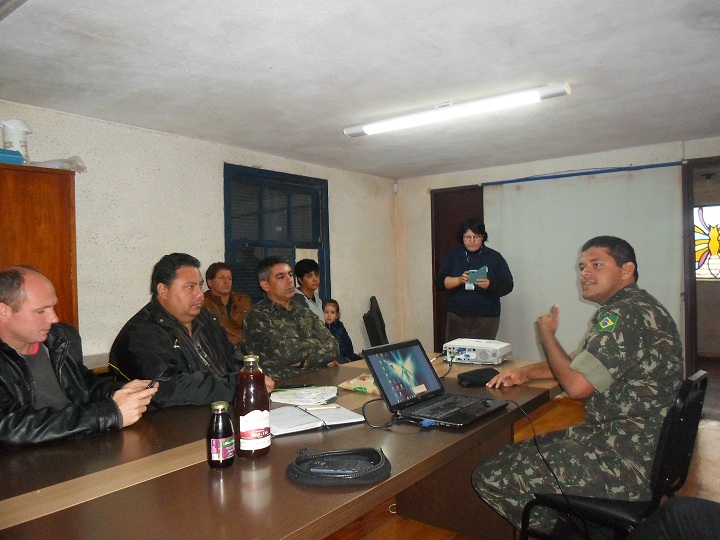 Encontro reuniu produtores, equipe da Emater, Prefeitura e Exército. Produtos foram degustados ao fim do encontro