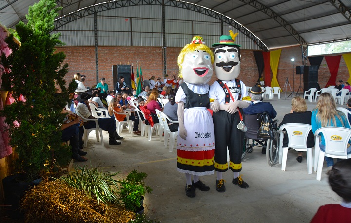 Mascotes Hanna e Hermann animaram a festa