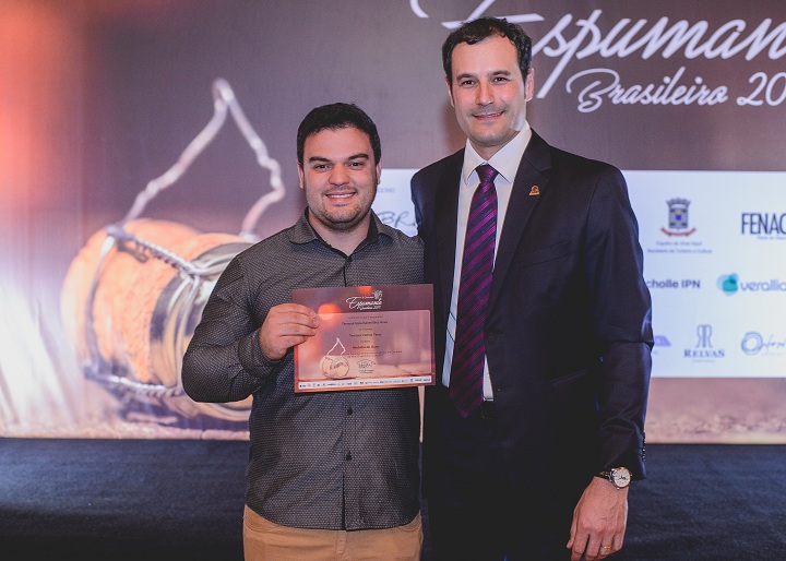 Enólogo Augusto Stuani Salvador recebeu o Certificado pelo Espumante Ouro Rosé