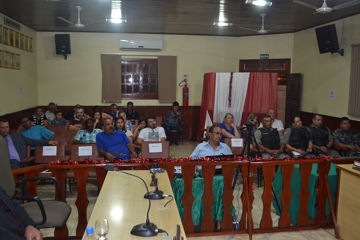 Comunidade ligada aos homenageados estiveram presentes na sessão legislativa