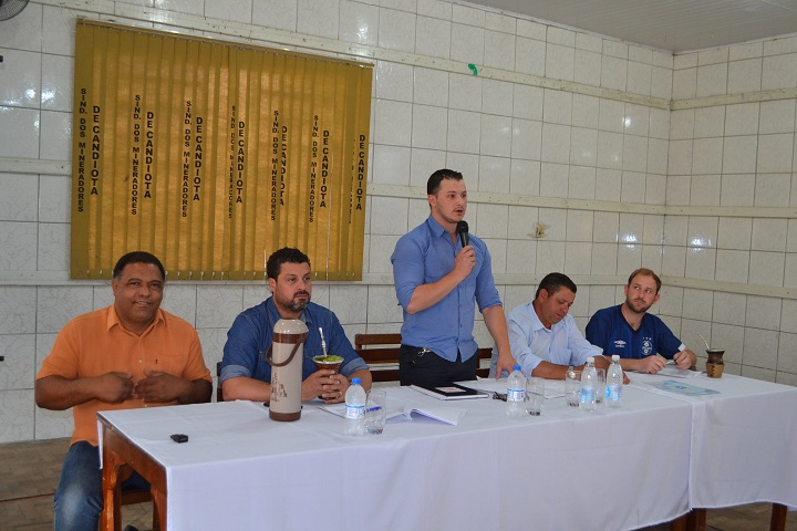A audiência foi presidida pelo vereador Fabrício Moraes e teve a  participação do prefeito Adriano dos Santos