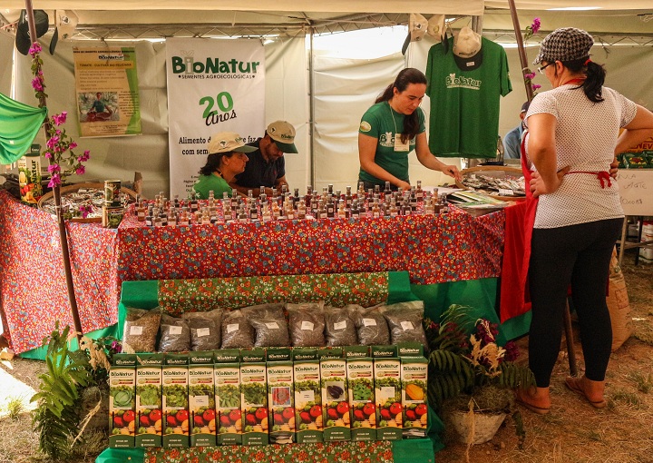 Evento contou com feira de produtos da Reforma Agrária e de Movimentos Populares amigos do MST