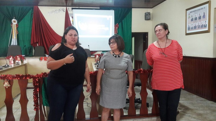 Elizângela deu início ao debate com as  representantes da coordenadoria de Bagé