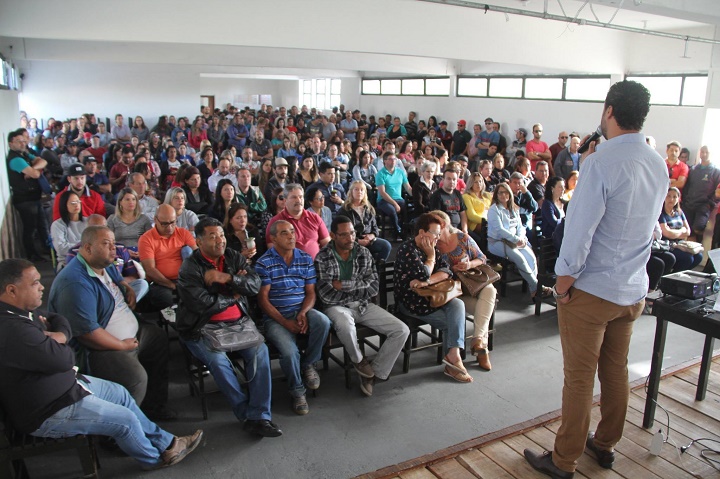 O prefeito Adriano dos Santos conversou e explicou aos municipários esta semana, sobre os riscos às finanças municipais da não aprovação do parcelamento em 150 vezes