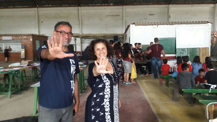 Pastor Moises e coordenadora Denise são os responsáveis pelo grupo