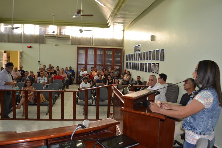 Professora Bianca Ribeiro, ao classificar a Prefeitura de ‘mãe’, também cobrou alguns colegas que não cumprem suas funções com rigor e zelo