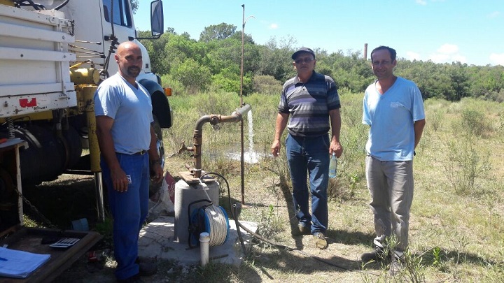 Teste de vazão ocorreu durante 24 horas. Equipe explicou ao prefeito como se deu o processo.