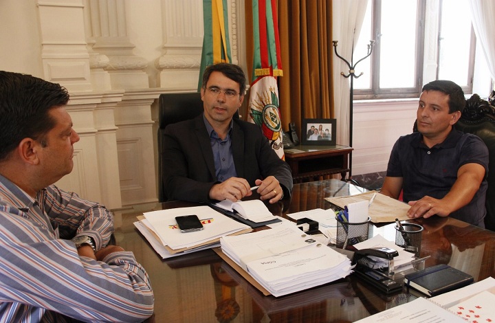 Vereador Jimmy Carter esteve reunido com os secretários, em Porto Alegre