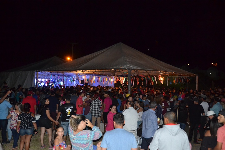 Público lotou o largo da praça Dario Lassance