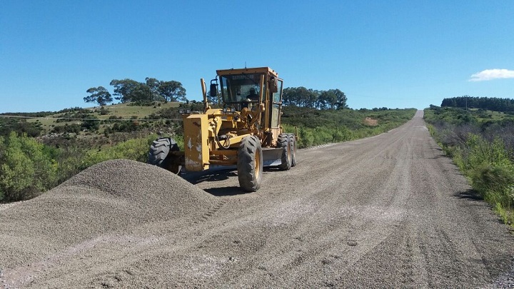 Vários trechos da rodovia receberam o material