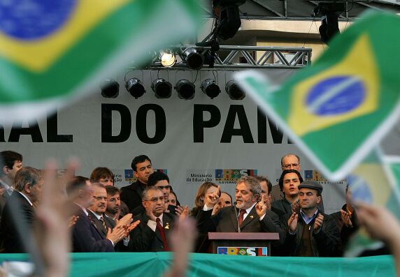 Em julho de 2005, Lula oficializava na praça Silveira Martins, em Bagé, a criação da Unipampa