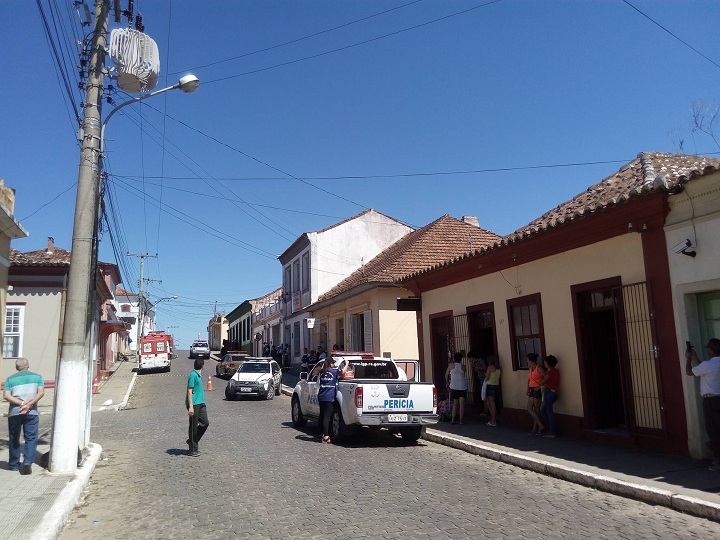 Forças de segurança, perícia e Samu ainda se encontram no local