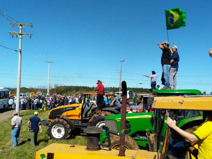 Protesto contra a visita do ex-presidente foi organizado por produtores rurais e empresários 