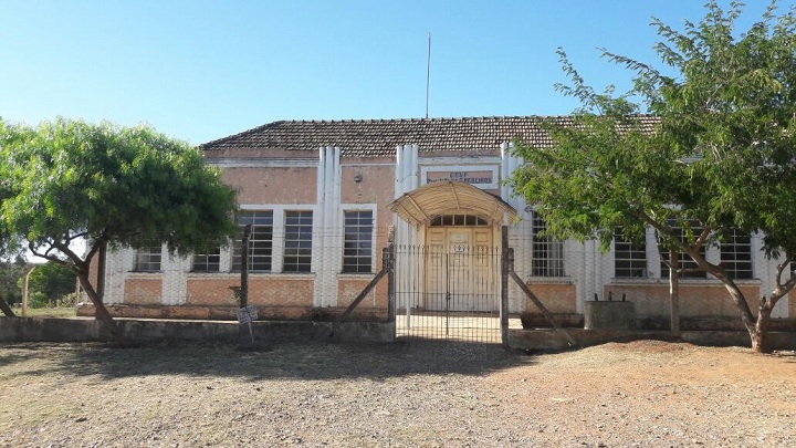 Prédio principal da Escola Dalva ainda está interditado. Previsão é de início das obras no mês de abril