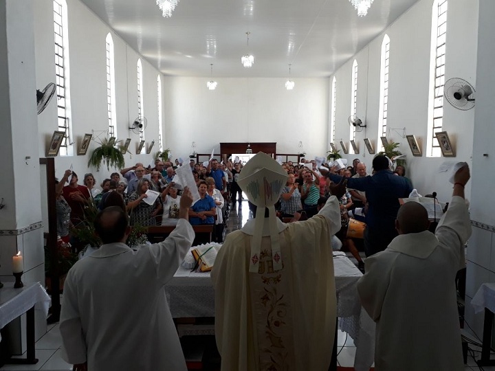 Paróquia São José permaneceu lotada durante a Santa Missa