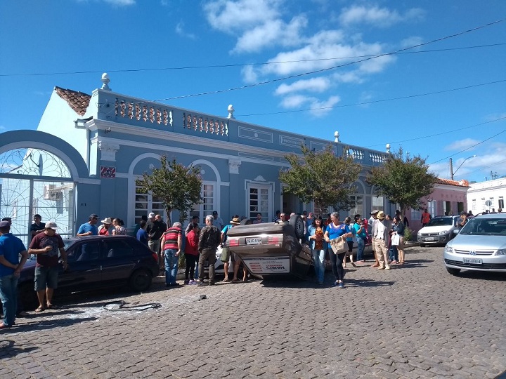 carro-capota-em-piratini-1