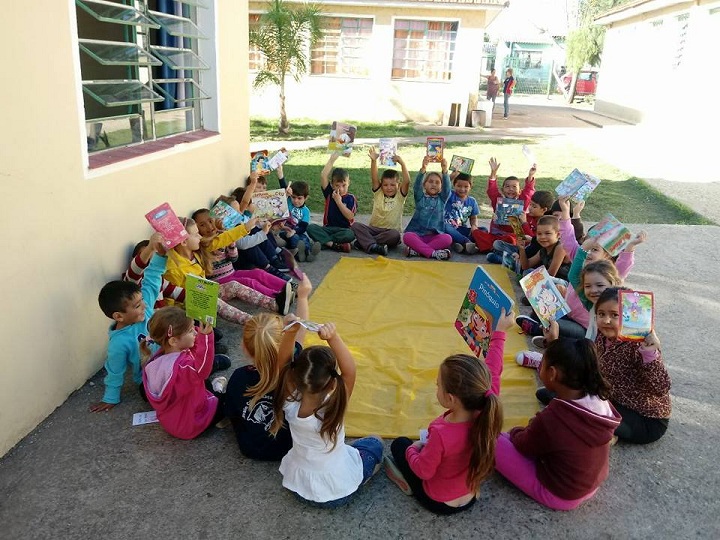 Alunos trocaram livros durante o projeto "Troca solidária"