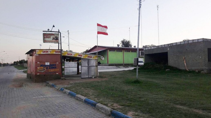 Lancheria está instalada na avenida de entrada da cidade