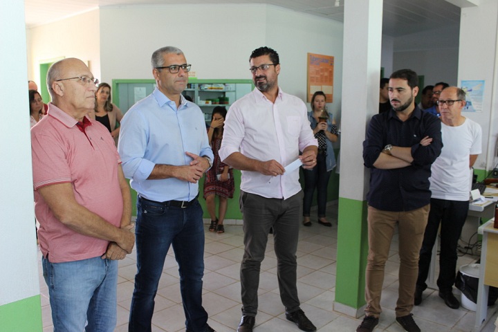 Prefeito Adriano e vice Gil Deison recepcionaram os novos profissionais
