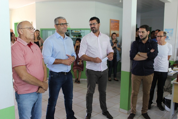 Prefeito Adriano e  vice Gil Deison recepcionaram  os novos profissionais