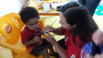 Rostos foram pintados imitando o coleho