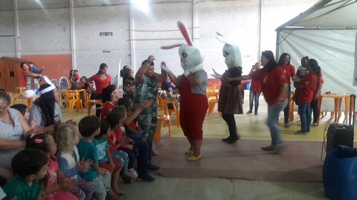 Casal de coelhos animou a criançada