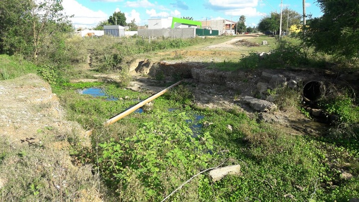 Local da ponte há anos impede o tráfego