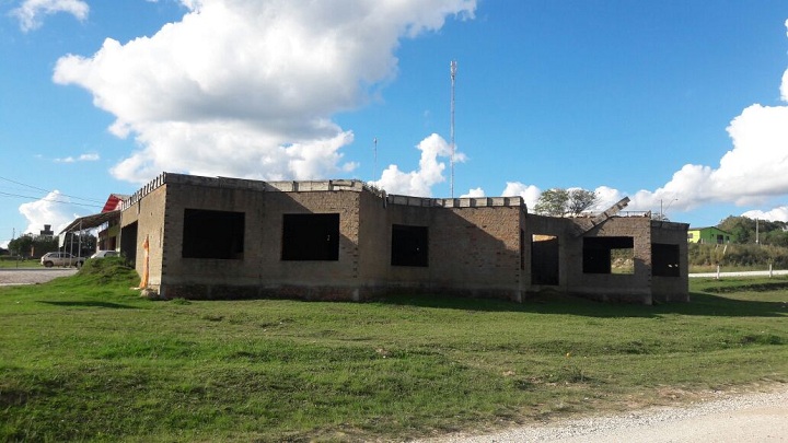 Prédio da nova rodoviária antes da retomada das obras