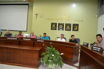 O vereador Gilson Rodrigues (D) foi o proponente da vinda do prefeito e sua equipe ao Legislativo