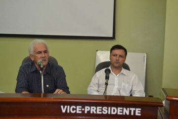  Prefeito Zé Antônio (E), ao lado do vice-prefeito Jackson Cabral, fez a  exposição do drama financeiro que o município atravessa