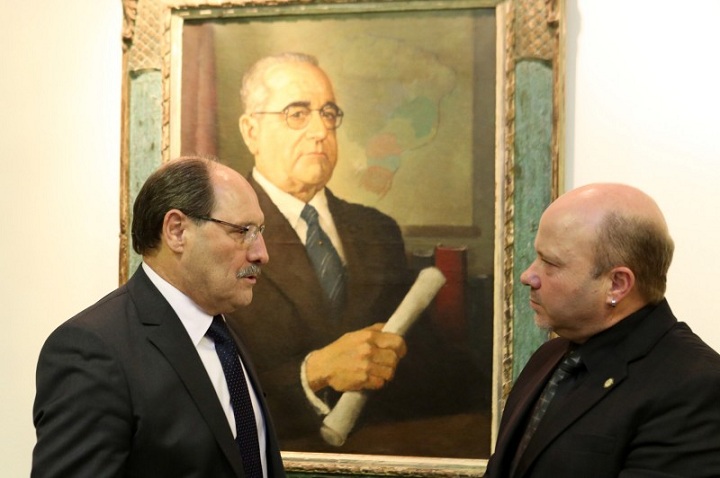 Presidente da AL, Marlon Santos (D) afirma que proposta de Sartori (E) não tem clima na Assembleia para ser votada