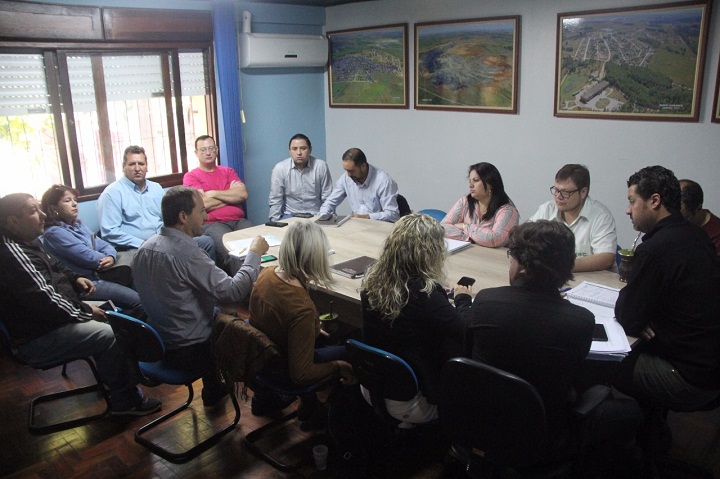 Liderança do funcionalismo e secretarias se reuniram no início da manhã para debater funcionamento da Prefeitura