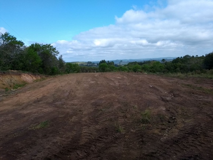 Área da Prefeitura já passou pelo serviço de terraplenagem