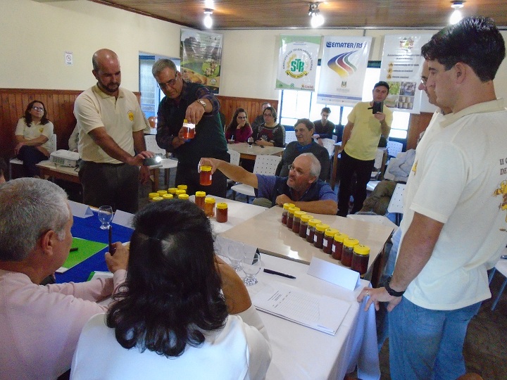 Amostras de mel foram avaliadas pela cor