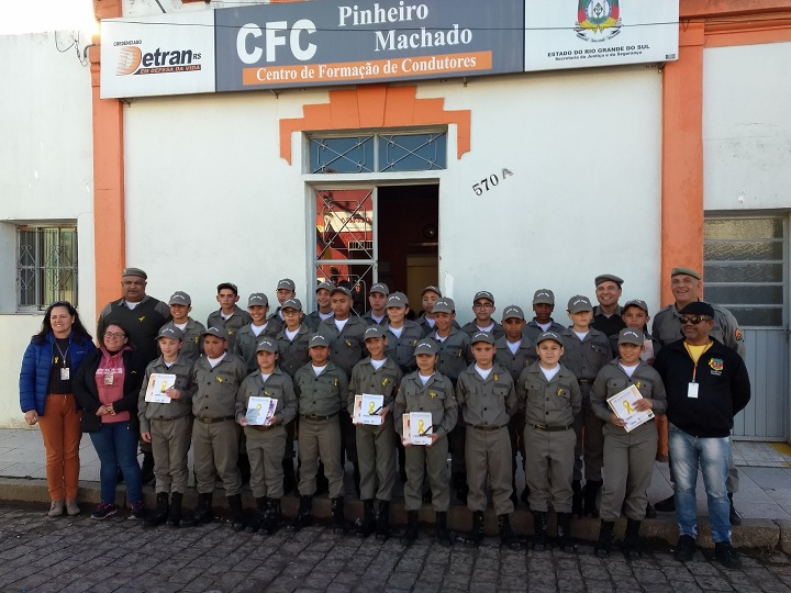 A parceria entre o CFC, Brigada Militar e Pelotão Mirim já acontece pelo segundo ano 