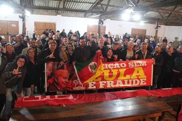 Militantes, dirigente políticos e sindicais, além do prefeito Adriano, recepcionaram o pré-candidato num café da manhã em Candiota