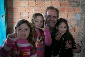 No interior de Hulha Negra, Rossetto fez fotos com crianças, sendo que uma delas enviou uma carta ao ex-presidente Lula quando da visita do frei Sérgio Görgen em Curitiba